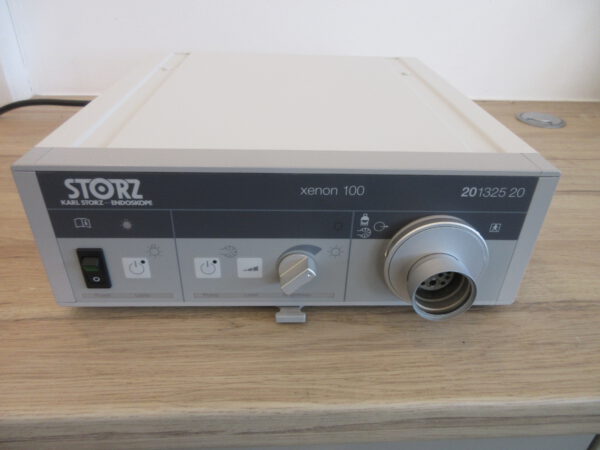 Karl Storz xenon 100 20132520 Kaltlichtquelle mit Pumpe