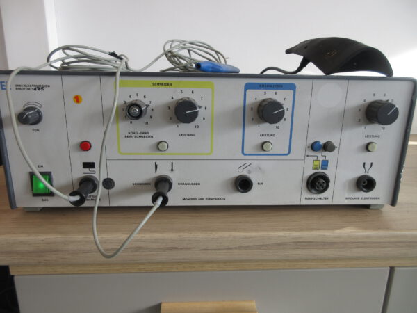 Erbe Erbotom 175 mit Handstück und Neutralelektrode – Bild 2