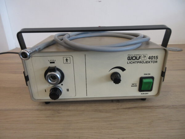 Wolf Lichtprojektor LP4015 Kaltlichtquelle mit Lichtleiterkabel 8061.35 – Bild 2