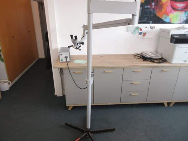 Carl Zeiss OPMI 9-FC HNO Mikroskop mit Lichtquelle