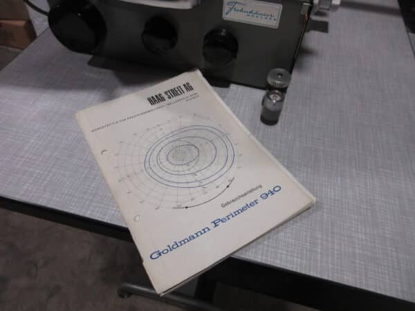 Haag-Streit Goldmann Perimeter 940 mit Hubtisch – Bild 4
