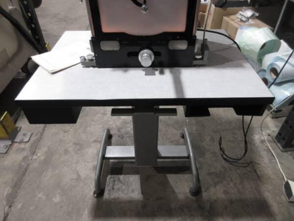 Haag-Streit Goldmann Perimeter 940 mit Hubtisch – Bild 8