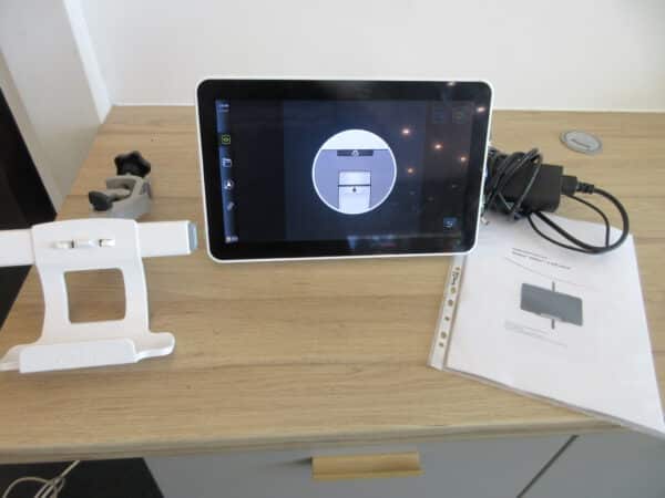 Ambu aView 2 Advance 405011000 mit Halterung und Netzteil