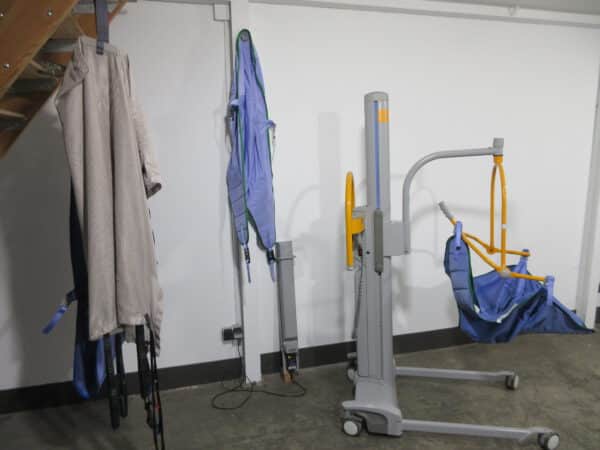 Arjo Tempo Patientenlifter -200kg akkubetrieben mit 4 Tüchern