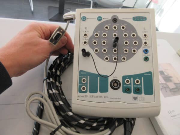 schwarzer EEG FS-LED Photic Stimulator & epas 29DE Amplifier – Bild 6